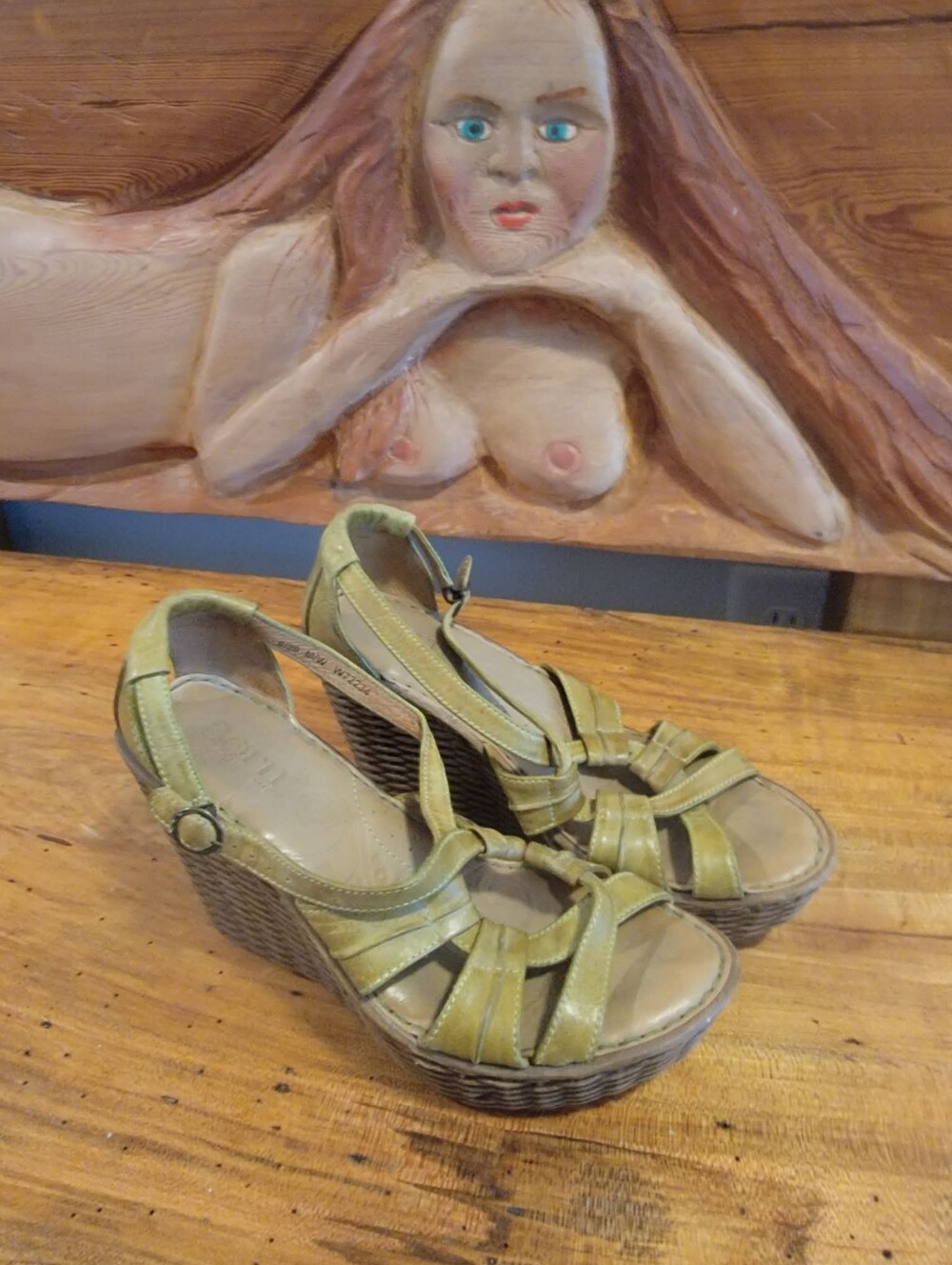 Born Y2K Green Leather 1.5" Platform Wedge Sandals Size 8 with a 4" Heel